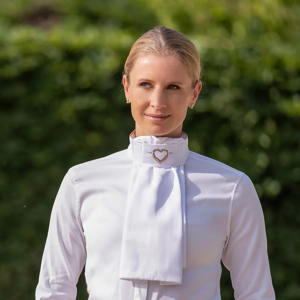 Plastron mit Zierelement in Roségold
