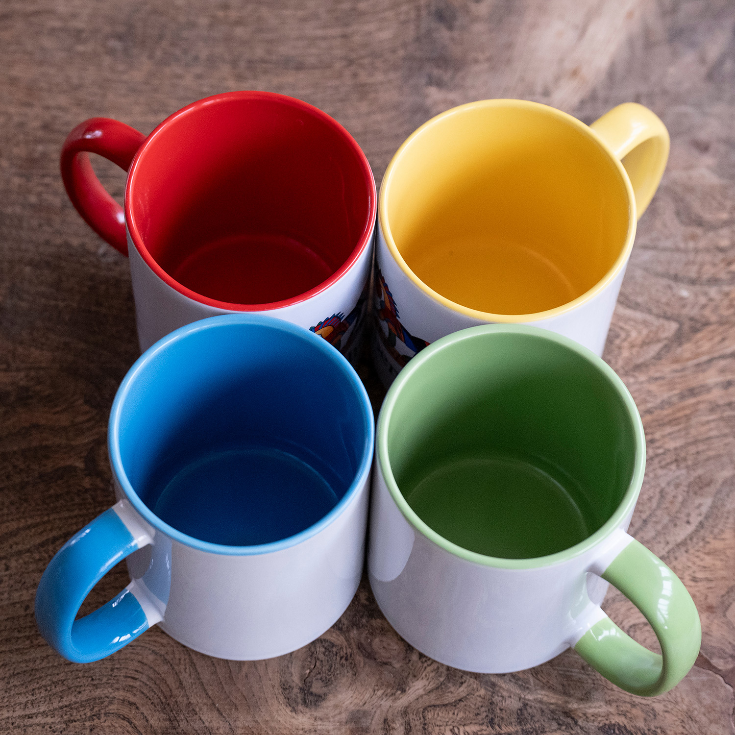 4er-Set Keramiktassen mit Aubenhausen-Logo in Blau, Grün, Gelb und Rot