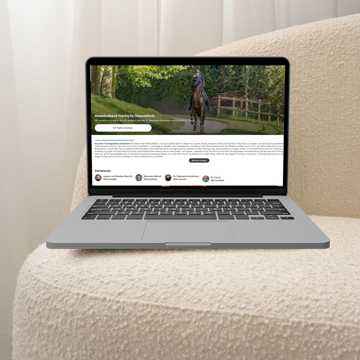 Laptop Ansicht Kurs Muskelaufbau und Training für Dressurpferde.